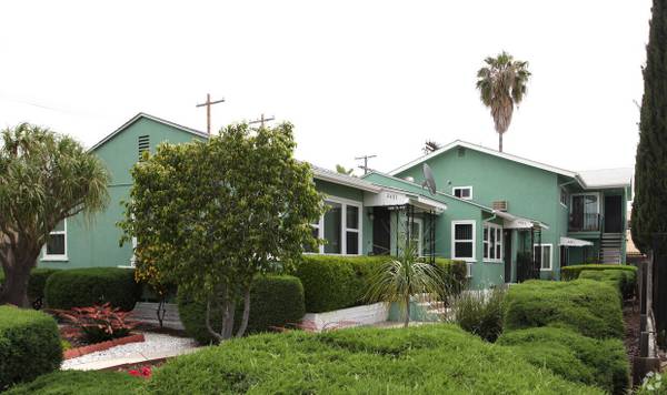 2 Bedroom 1Bath 900 sq ft.  Laundry Included 1