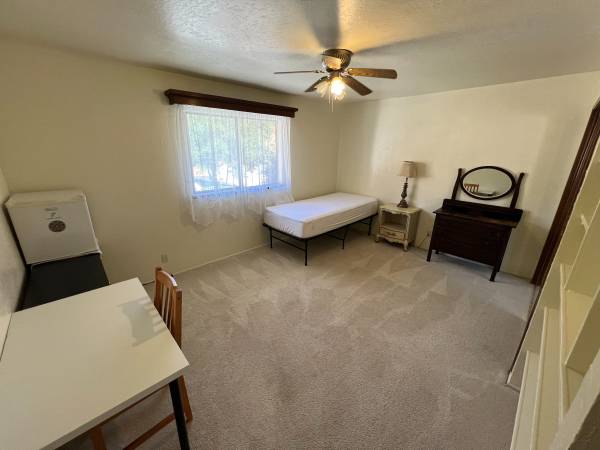 $1,250 SUNNY LARGE BEDROOM IN BEAUTIFUL HOME IN BEN LOMOND (Ben Lomond / Glen Arbor)63880015795587120