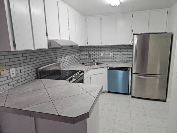 $2950.00 / 2br - 1247ft2 - Beautiful Fully Updated Modern Apt63946670973059123