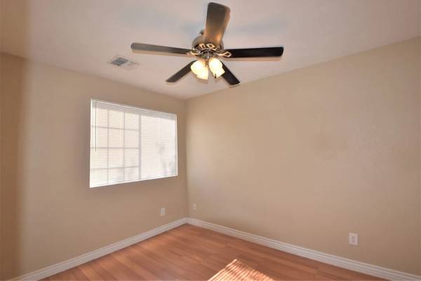 $1,345 / 3br - 1230ft2 - Ceiling Fan, Refrigerator with Ice Maker, Online Payments Available (Phoenix, AZ)64024824122499123