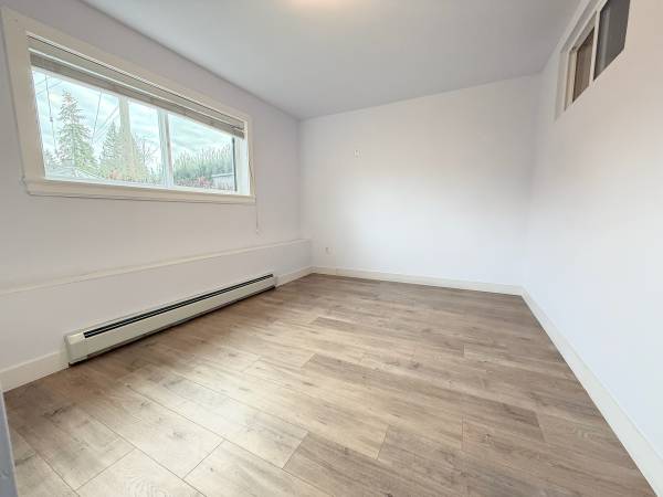 Port Coquitlam｜Lincoln Park｜Private Entrance｜2 Bed + 1 Bath｜Recently Ren 4