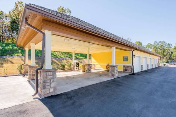 $1,625 / 1br - 709ft2 - 1 BR / 1 BA great for pets! Pet-Friendly Community in Charlotte (Charlotte)63925205486723124