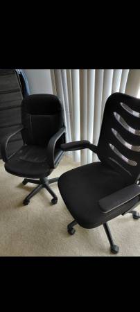 Sillas de escritorio giratorias, altura ajustable, $45 por silla - $45 (Willits-Rd)63442996444545123