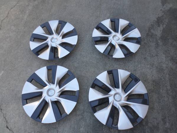 2022 Tesla Model Y cubiertas de ruedas de fábrica de 19 pulgadas - $50 (centro de San José)63471417680257120