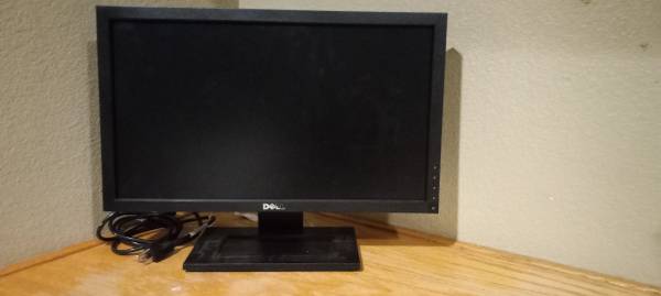 Dell 19" Widescreen Flat Panel LCD Monitor 1