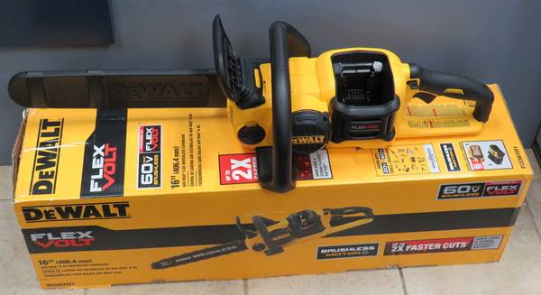 *NEW* Dewalt 20v Flexvolt Chainsaw Kit DCCS670T1 1