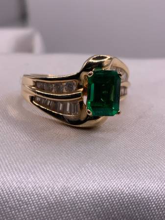 Emerald Lady's 14K Yellow Gold Stone & Diamond Ring 22 Diamonds 1