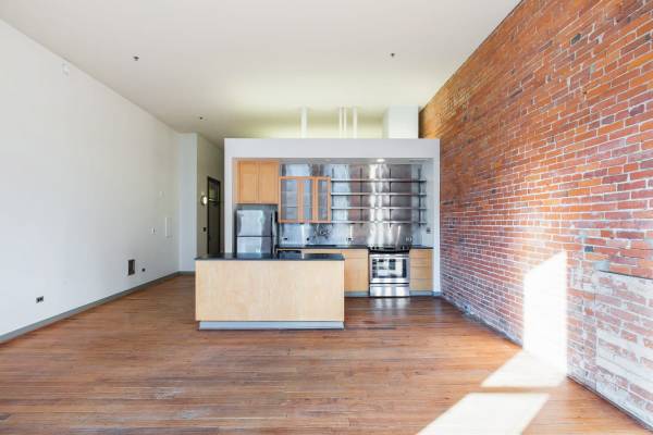 $2,995 / 1br - 1068ft2 - Pisos de madera dura, Almacenamiento en el lugar, Gestión en el lugar (111 1st Avenue South, Seattle, WA)63808058780291122
