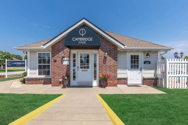 3B/2B, Fully-equipped Kitchen, In Springfield 1