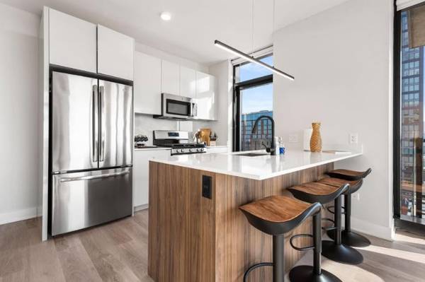 $3,340 / 2br - West Loop 2 bedroom 2 bathroom Apartment with Skyline Views (West Loop)64041642180481123