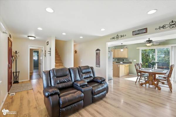 $515,000 / 4br - 2511ft2 - BREATHTAKING MOUNTAIN VIEWS! (956 South Pinnacle Mountain Drive) (Palmer)63991793072642124