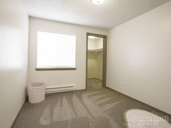 $1,861 / 2br - 815ft2 - Luxe & Local: Benson Village's Renovated Kent Apartments (Kent)64031136688385123