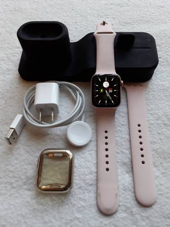 Apple Watch Series 4 GPS + Cell with Accessories *MAKE OFFER/TRADE* 1