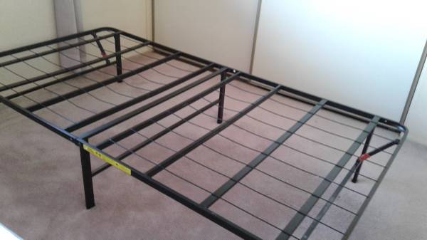 TWIN FOLDABLE METAL BED FRAME  75X39X13 1