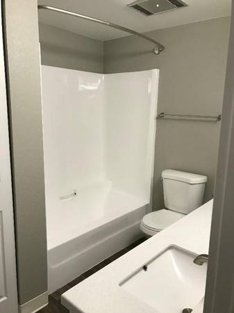 $1,286 / 1br - 697ft2 - Large windows with lots of light, Garbage disposal, Dishwasher (Lake Harbor)63794845922051123