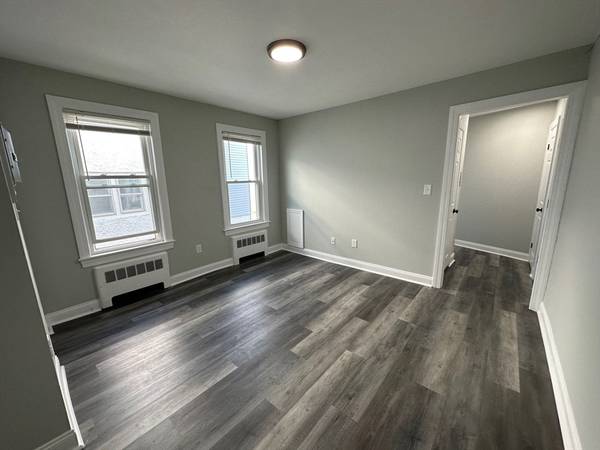 $2,850 / 2br - 850ft2 - Bright Apartment by the Beach - 90 Winthrop Shore Dr. - 12-01-25 (Winthrop)64279896854018123