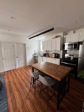 $2,350 / 2br - 140ft2 - Comfortable room right off the L with private workspace (Williamsburg)63874742828545124