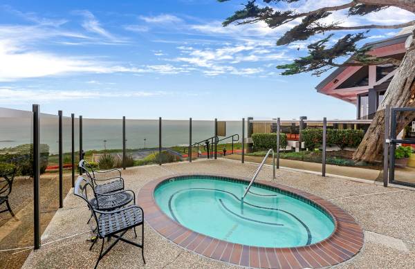 $2,650 / 424ft2 - Electrodomésticos de acero inoxidable, suite de invitados, spa/bañera de hidromasaje (Pacifica)63686121814657124