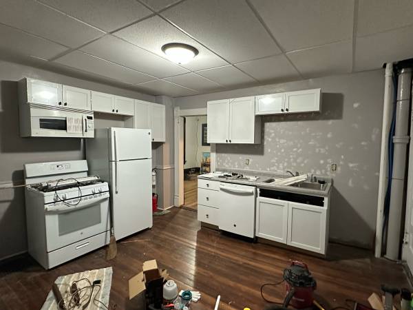 $2,200 / 3br - 1350ft2 - House with backyard and parking (Iowa City)63897405243395123