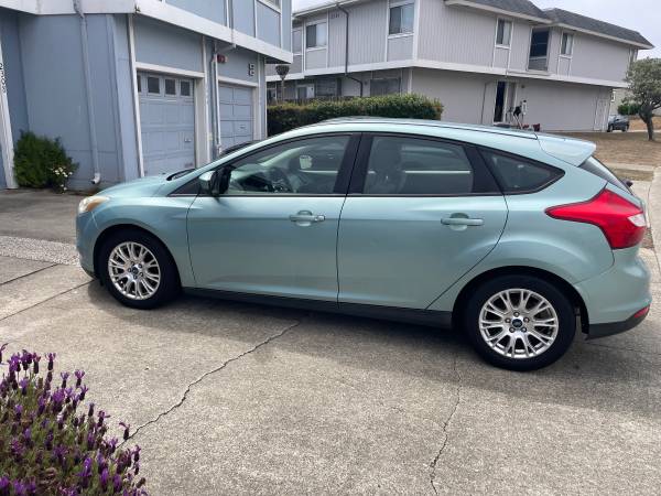 2013 Ford Focus Se 4D Hatchback 30Mpg - $3,95063624172327811121