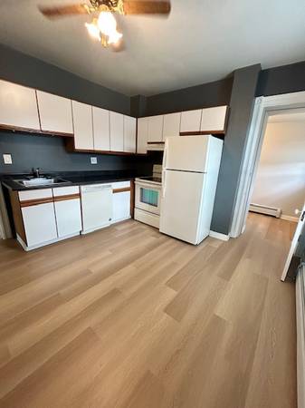$1,495 / 1br - Un dormitorio + despacho/oficina: con lavandería, precio especial (Whitehall)64010163073409120
