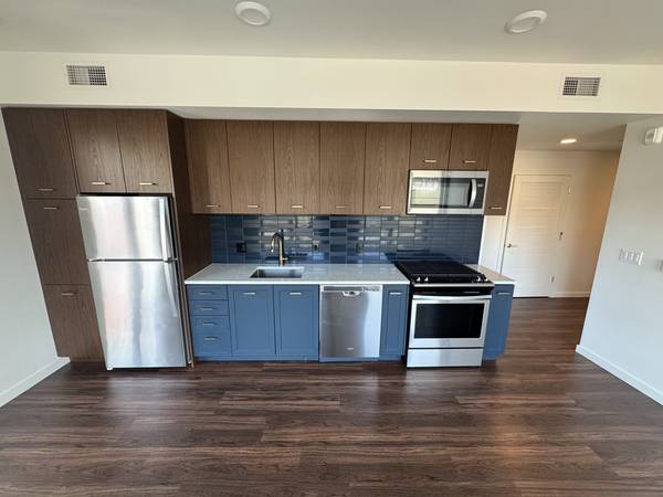 $3,060 / 2br - 911ft2 - Ask About Our Fall Time Deals! (Portland)63820739236611121