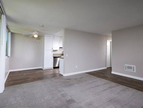 $2,200 / 1br - Short Drive to Dining, Shops & More, Dog Park - One Bedroom (Oceanside)63865933142273122