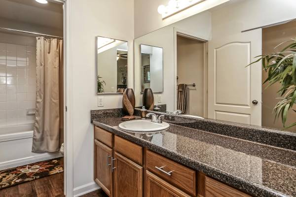 $1,555 / 2br - Huge 2 bedroom 2 bath Apartment Homes at The Larimore!!64020843508609124