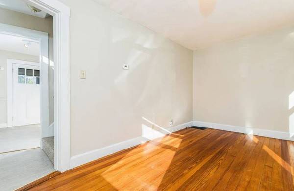 $900 / 2br - !~first floor 2 bedroom apartment-/-Located on a quiet dead-end stree (Highland Park, NJ)63676257601155121
