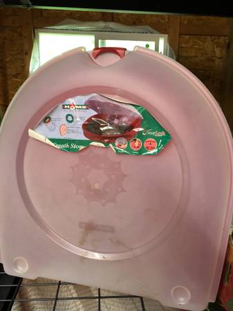 HOMZ Wreath Storage up to 24" SnapLock Storage Container 1