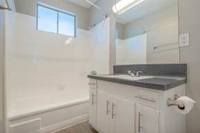 $1,900 / 2br - 713ft2 - En Palm Springs, 2 BD, Acceso Controlado (South Palm Springs, CA.)63668337421187123