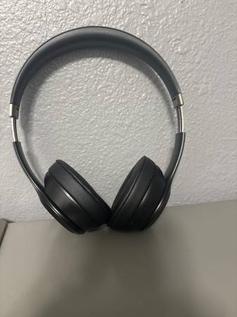 Beats Solo 4 Headphones New! Only $100 if pickup today 1