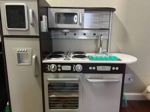 KID KRAFT Uptown Espresso Play Kitchen 1