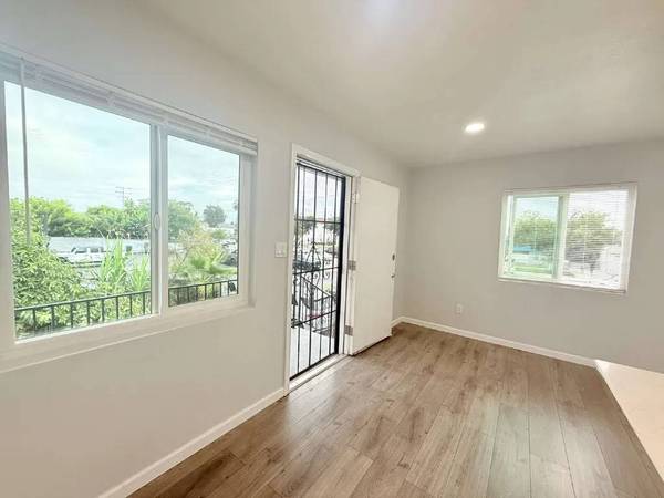 $1,200 / 1br - 600ft2 - //---Cute 1BR/1BA apartment for rent in National City!! (National City)64037220906243120