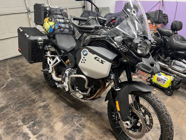 2024 BMW F 900 GSA Triple Black 1