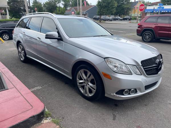 2011 Mercedes Benz E350 Wagon! All Services up to date! 49 serv rec!! - $7,900 (Bridgeport)63654720305155123