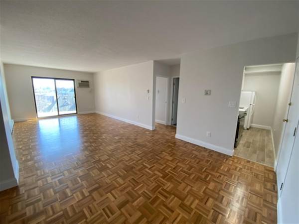 $2,700 / 1br - Moderno 1 dormitorio en la línea roja ** Estacionamiento disponible ** Balcón (Cambridge \ Davis Sq. \ N. Cambridge)63797254279169120
