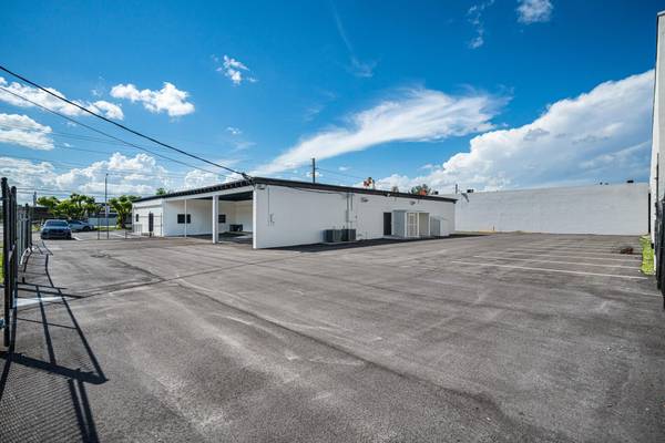 $29 / 10000ft2 - For Rent Office Warehouse Located off 72 Ave NW 36 st Near Airport (Miami International Airport)63825130488195122