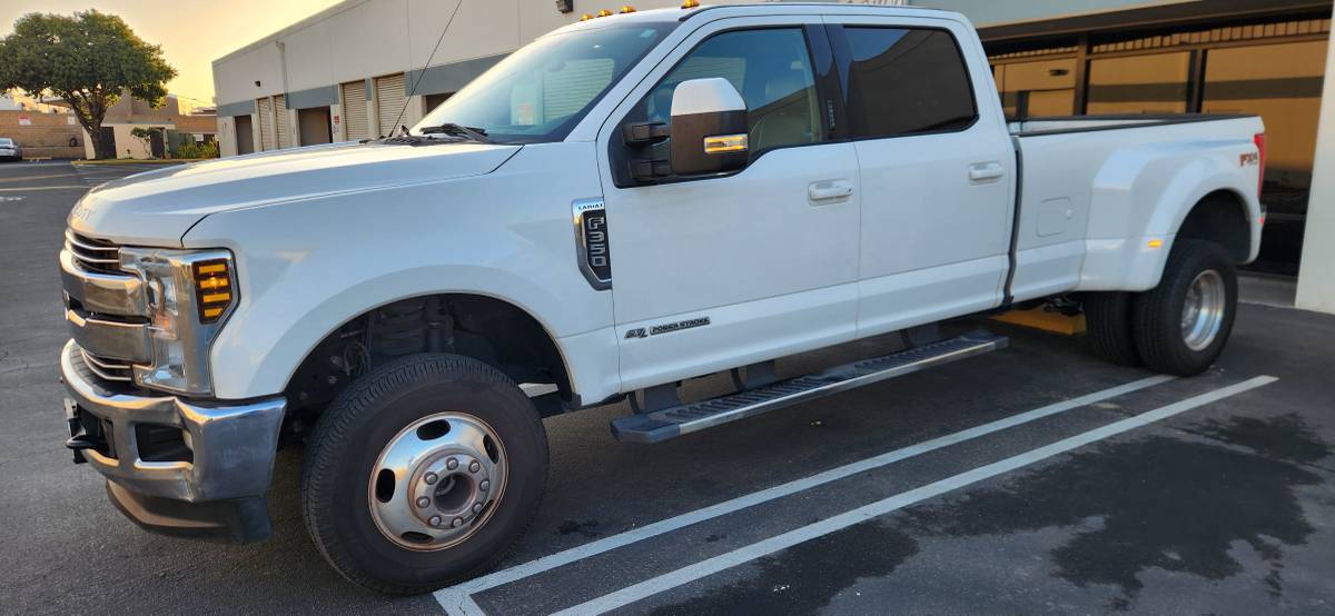 2018 FORD F350 4X4 DRW CREW CAB LARIAT 1 OWNER