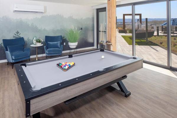 $1,978 / 1br - 661ft2 - You'll fall in LOVE with the VIEW! Lease Today! Convenient Location! (Esther Short)63777362743297123