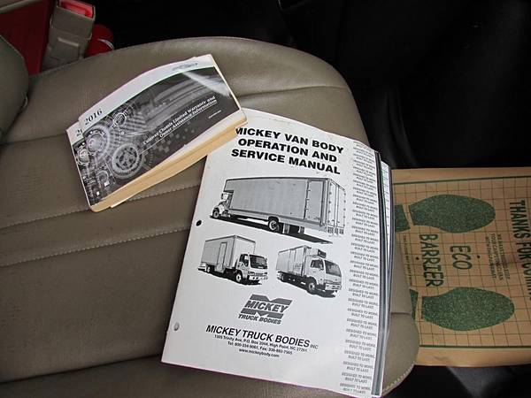2016 Chevrolet Express 4500 Boxtruck - Photo 12