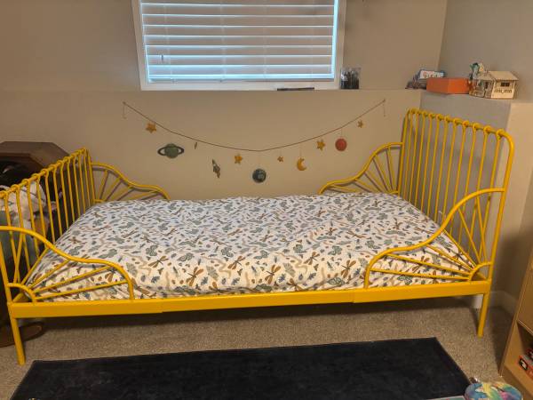 IKEA MINNEN Adjustable Toddler to Twin Bedframe 1