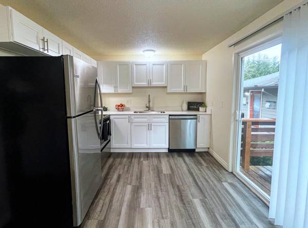 $1,725 / 2br - WAIVED APP FEE | Suburbs of Milwaukie - Up-and-Coming Neighborhood (Milwaukie Heights)63820739504385124