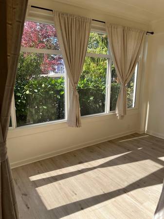 $1,425 / 1br - 650ft2 - Beautifully Renovated one bedroom in Historic Secure Building (Bellingham)63920957555842124