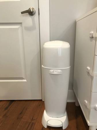Like New Diaper Genie Complete Assembled Diaper Pail 1