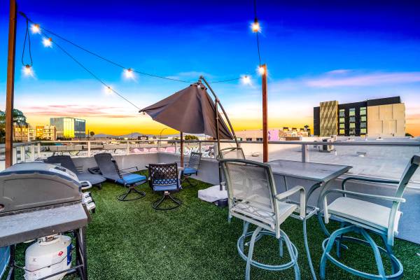 $3,950 / 2br - 1000ft2 - Killer 2BR with private rooftop deck in heart of North Park (30th and University)63775697960451120
