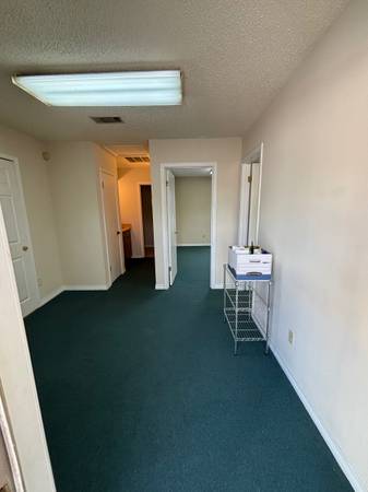 $450 / 475ft2 - Upstairs Office Space on I-10 Serv Rd near Walmart, Includes Water (Slidell)63792170789123123