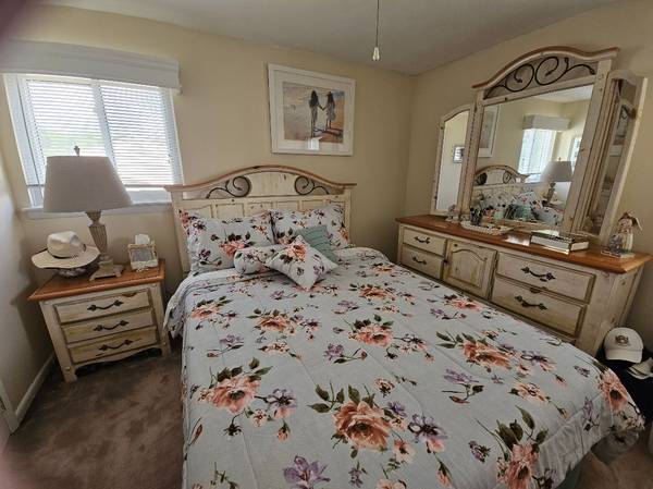 BEAUTIFUL QUEEN SOLID WOOD BEDROOM SET 1