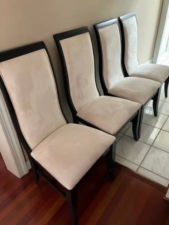 4 dining chairs 1
