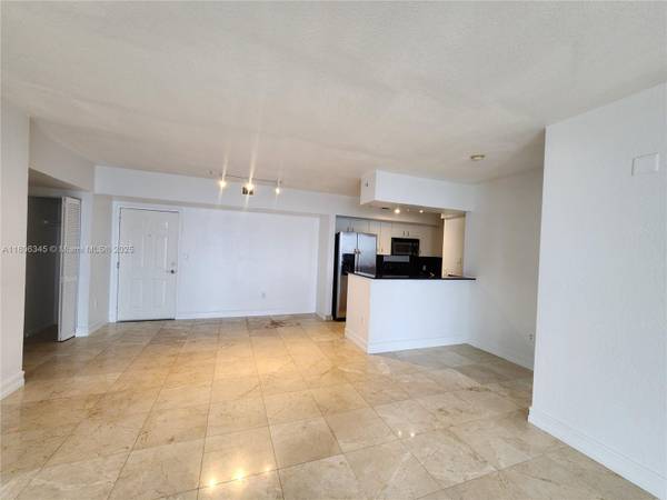 $3,050 / 2br - 1109ft2 - Enjoy the Gleaming Water in this Renovated 1bd! (North Bay Village)64001848266243122